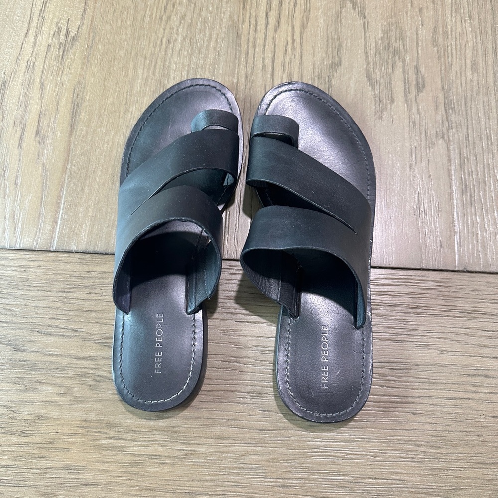 Free People Toe Ring Sandals Size EU 37 / U.S. 6.5-7 Black - Picture 4 of 9